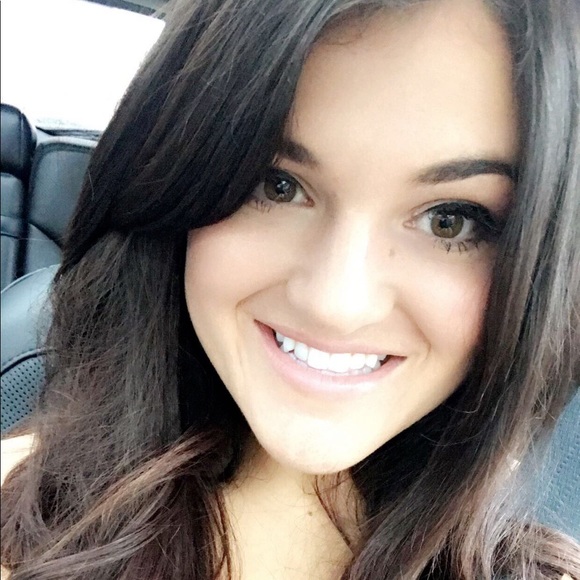 Meet your Posher, Brooke - Picture 1 of 1